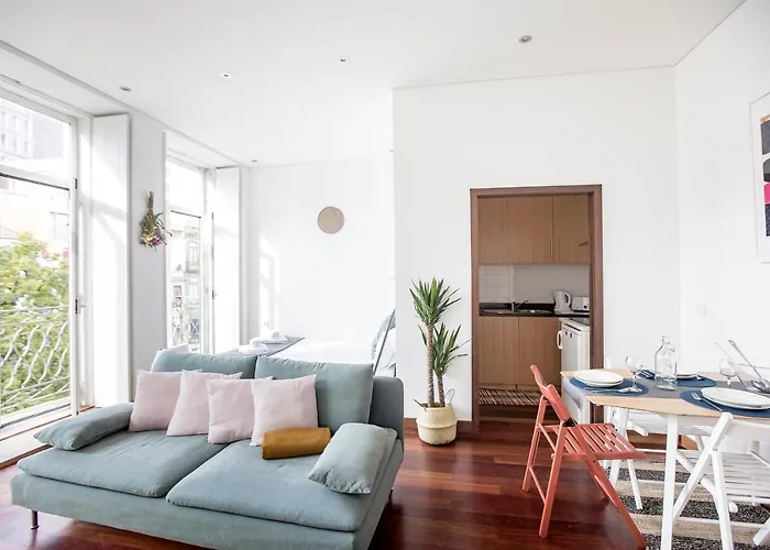 Bonjardim Studio W/ Balcony By Lovelystay